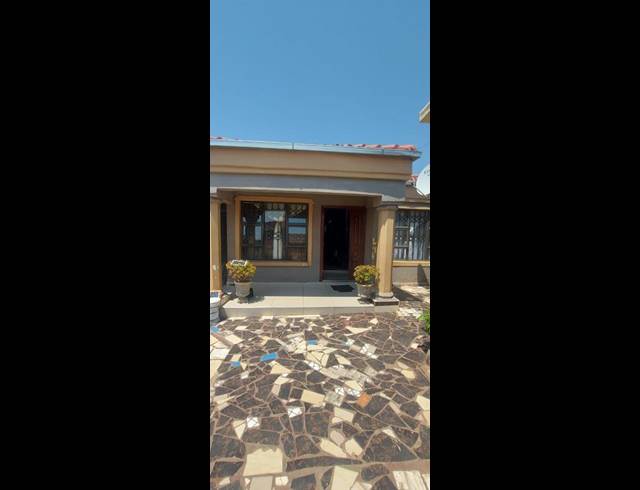 3 BEDROOM HOUSE FOR SALE IN PROTEA GLEN